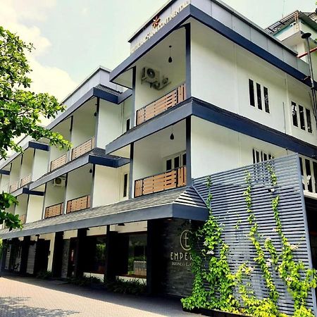 Emperor-Hotel Rachana Continental Pvt Ltd Kizhake Chālakudi Zewnętrze zdjęcie