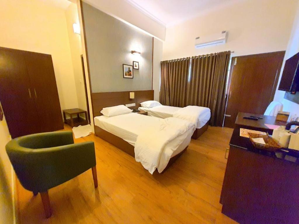 Emperor-Hotel Rachana Continental Pvt Ltd Kizhake Chālakudi Zewnętrze zdjęcie