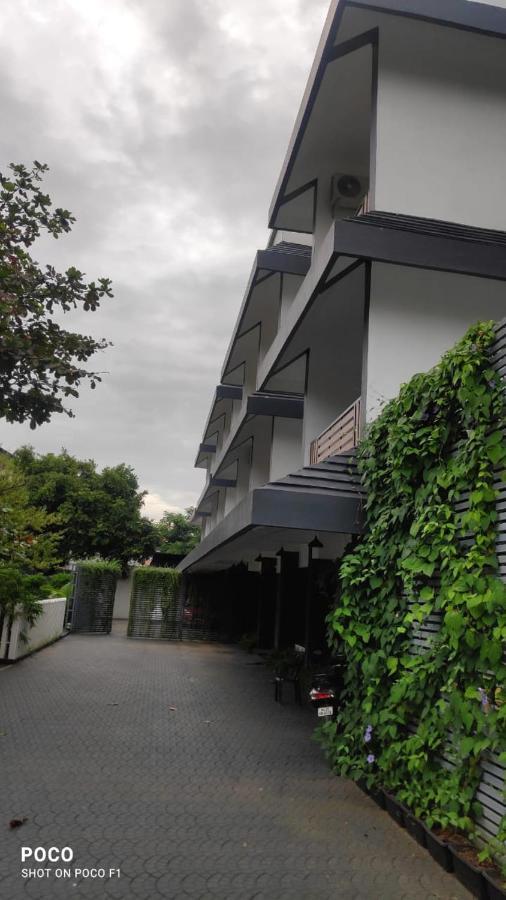 Emperor-Hotel Rachana Continental Pvt Ltd Kizhake Chālakudi Zewnętrze zdjęcie