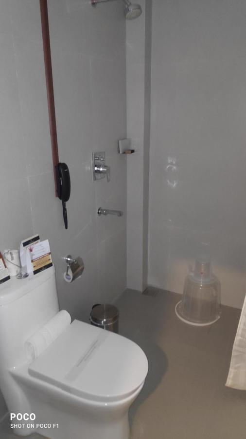 Emperor-Hotel Rachana Continental Pvt Ltd Kizhake Chālakudi Zewnętrze zdjęcie