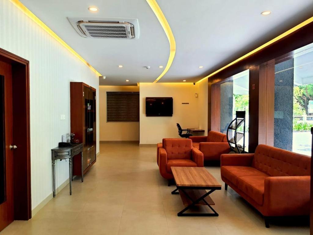 Emperor-Hotel Rachana Continental Pvt Ltd Kizhake Chālakudi Zewnętrze zdjęcie
