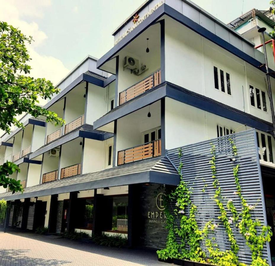 Emperor-Hotel Rachana Continental Pvt Ltd Kizhake Chālakudi Zewnętrze zdjęcie