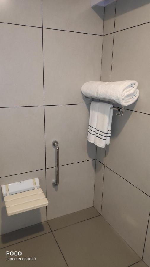 Emperor-Hotel Rachana Continental Pvt Ltd Kizhake Chālakudi Zewnętrze zdjęcie