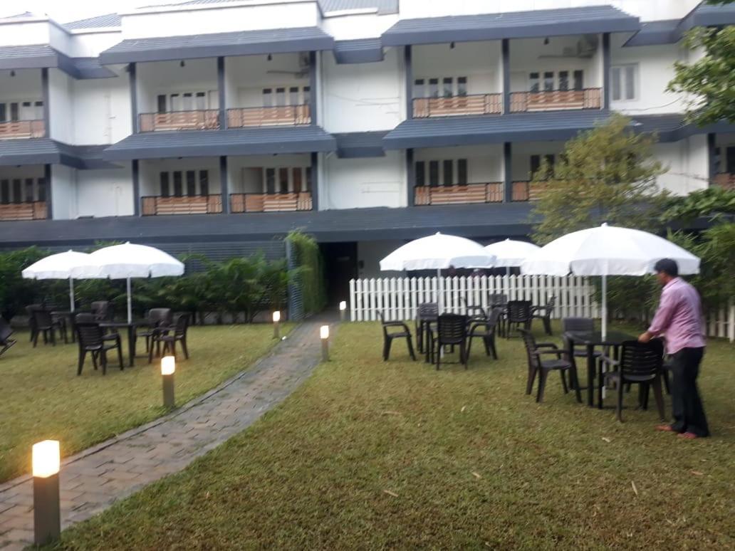 Emperor-Hotel Rachana Continental Pvt Ltd Kizhake Chālakudi Zewnętrze zdjęcie