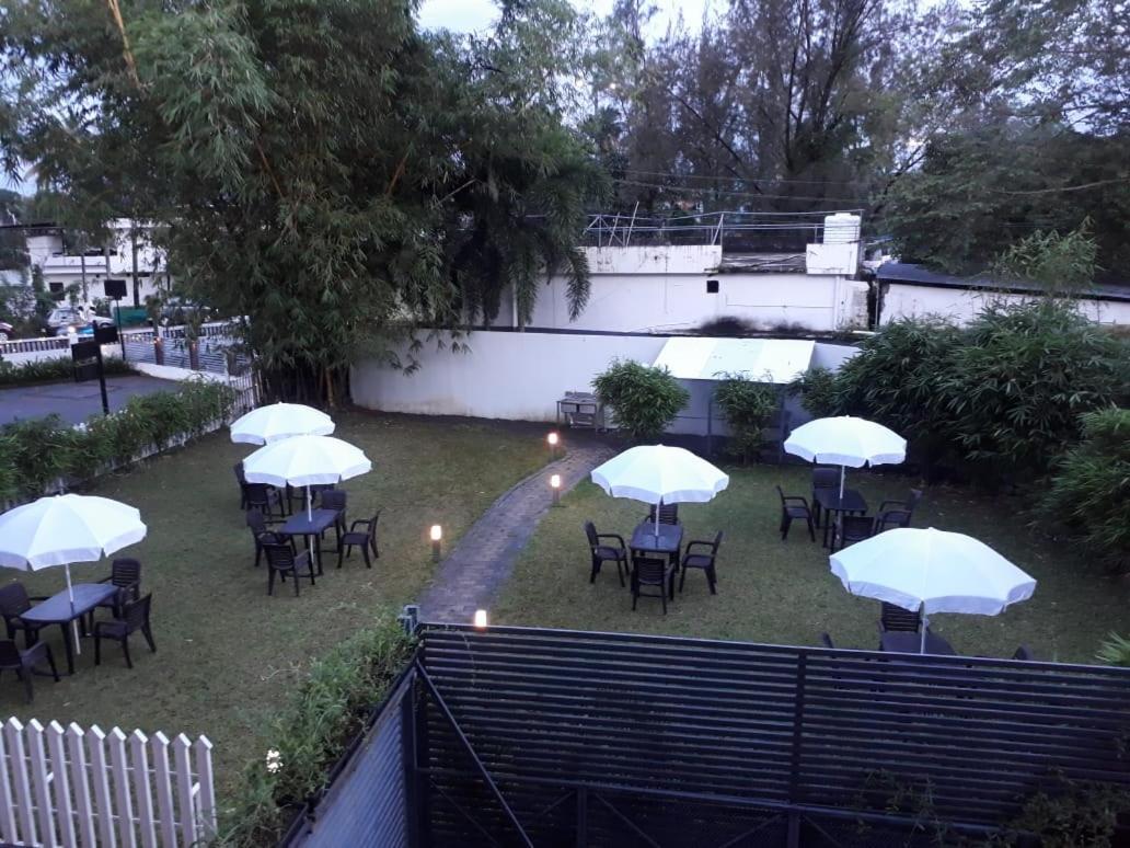 Emperor-Hotel Rachana Continental Pvt Ltd Kizhake Chālakudi Zewnętrze zdjęcie