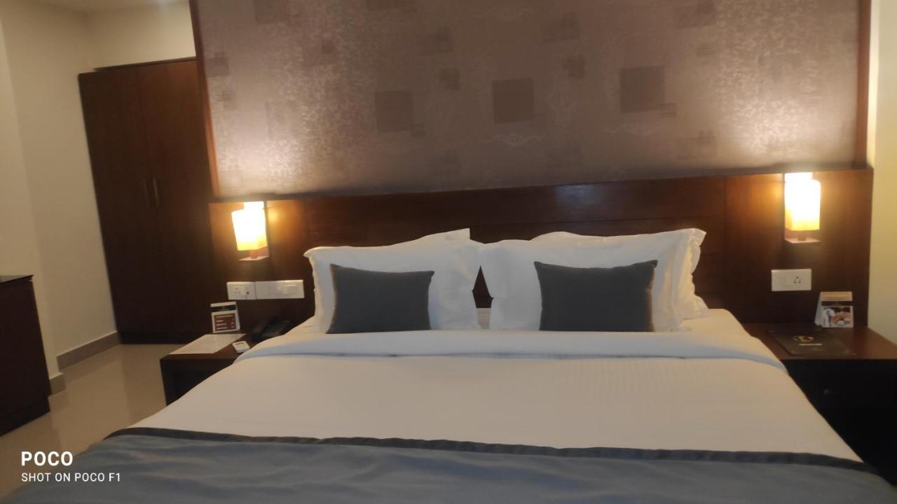 Emperor-Hotel Rachana Continental Pvt Ltd Kizhake Chālakudi Zewnętrze zdjęcie