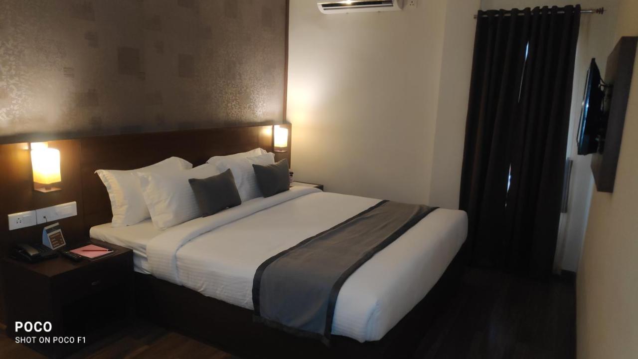 Emperor-Hotel Rachana Continental Pvt Ltd Kizhake Chālakudi Zewnętrze zdjęcie