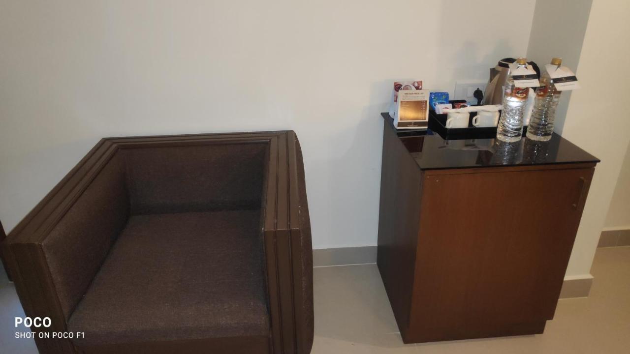 Emperor-Hotel Rachana Continental Pvt Ltd Kizhake Chālakudi Zewnętrze zdjęcie