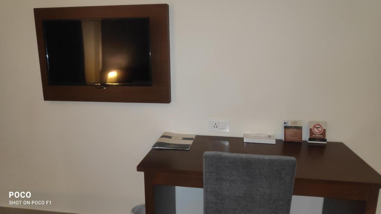 Emperor-Hotel Rachana Continental Pvt Ltd Kizhake Chālakudi Zewnętrze zdjęcie